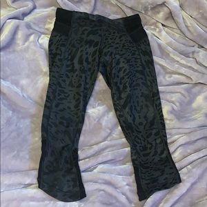 LULULEMON capri leggings